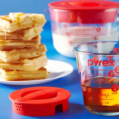 Jarra Medidora Pyrex Basic 500ml Con Tapa Silicona - Image 2